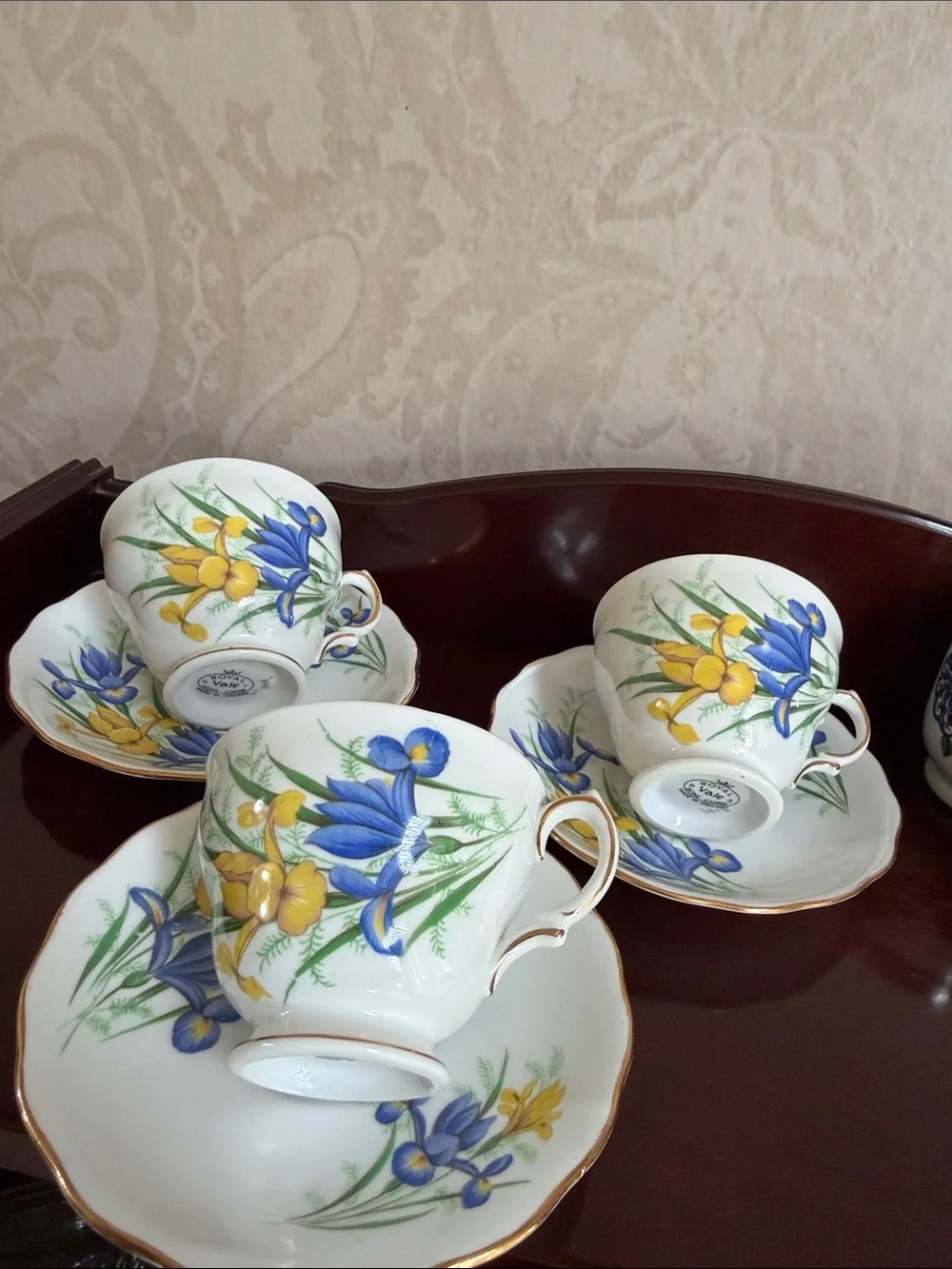 Set of 3  vintage Royal Vale bone china teacups and saucers